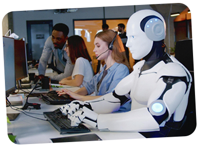 KI-Roboter im Büro unterstützt Team bei Voicebot- und Chatbot-gestützter Kundenkommunikation.
